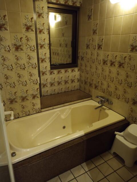 ホテルセッティングザシーン 栄(名古屋市中区/ラブホテル)の写真『305号室(浴室)』by タンスにゴンゴン