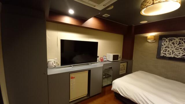 ZERO(渋谷区/ラブホテル)の写真『305号室　室内 テレビ』by angler