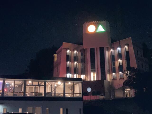 HOTEL OA（オーエー)(桑名市/ラブホテル)の写真『夜の外観』by まさおJリーグカレーよ