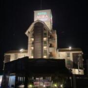 ホテルAURA RESORT伊賀店(伊賀市/ラブホテル)の写真『夜の外観』by まさおJリーグカレーよ