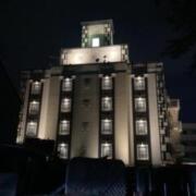 ホテル AURA RESORT 奈良店(奈良市/ラブホテル)の写真『夜の外観』by まさおJリーグカレーよ