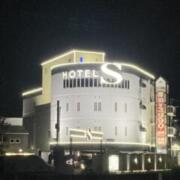 ホテル S(奈良市/ラブホテル)の写真『夜の外観』by まさおJリーグカレーよ