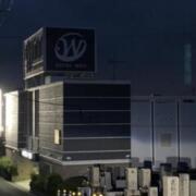 HOTEL WOO(大和高田市/ラブホテル)の写真『夜の外観』by まさおJリーグカレーよ