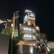 ホテル　アルル(岸和田市/ラブホテル)の写真『夜の外観』by まさおJリーグカレーよ