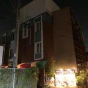 HOTEL Cocomo Alua（ココモ アルーア）(泉南市/ラブホテル)の写真『夜の外観』by まさおJリーグカレーよ