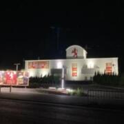 ホテル ザ・レオン岬店(岬町/ラブホテル)の写真『夜の外観』by まさおJリーグカレーよ