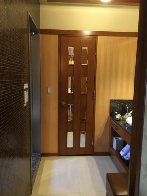 HOTEL CIELO（シエロ)(川口市/ラブホテル)の写真『402 洗面スペース　左手浴室　正面お手洗い』by festa9