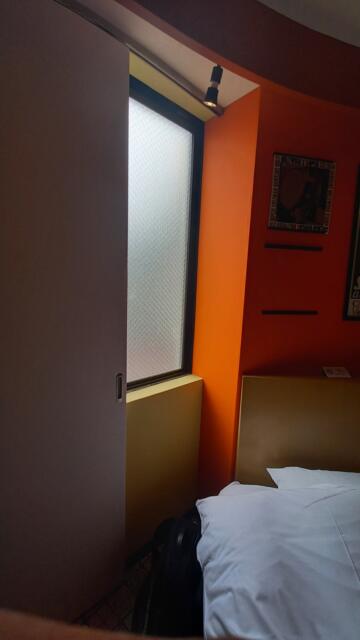 OLD SWING MUSIC STYLE HOTEL(渋谷区/ラブホテル)の写真『407号室 窓を開けると』by angler