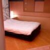 HOTEL IXION（イクシオン)(戸田市/ラブホテル)の写真『208号室部屋概観。入口側からベッドを臨む』by 春風拳