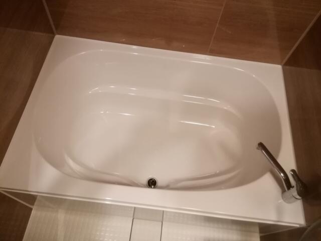 ZENBA GATEWAY HOTEL (ゼンバゲートウェイ)(伊勢原市/ラブホテル)の写真『103号室(22,8)浴槽です。手動給水です。』by キジ