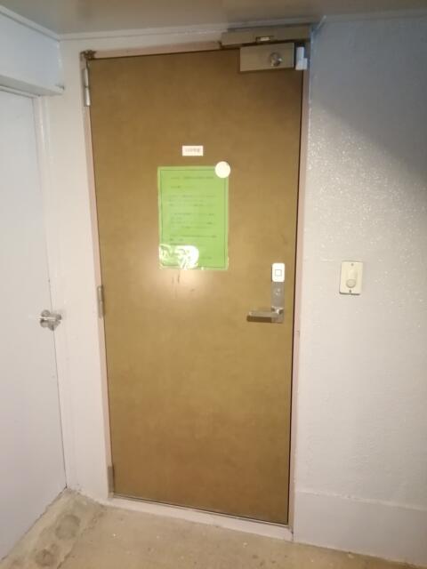 ZENBA GATEWAY HOTEL (ゼンバゲートウェイ)(伊勢原市/ラブホテル)の写真『103号室(22,8)部屋の入口です。』by キジ