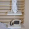 ホテルSILK(渋谷区/ラブホテル)の写真『101号室　洒落たランプと内線専用電話』by マーケンワン