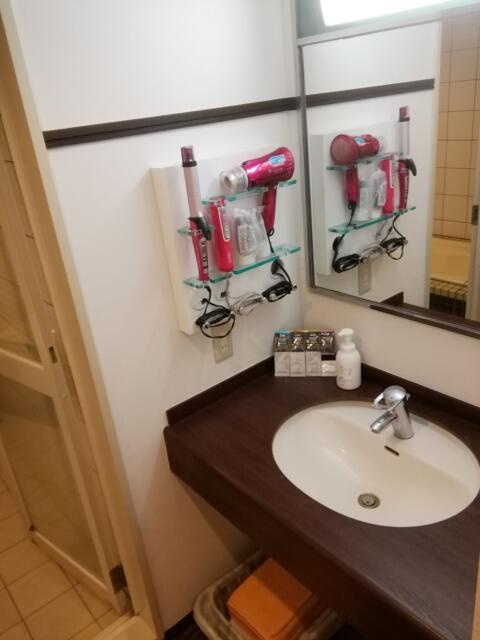 HOTEL Bene(ベーネ)(市川市/ラブホテル)の写真『202号室、ﾄｲﾚ正面に洗面所です。(22,8)』by キジ