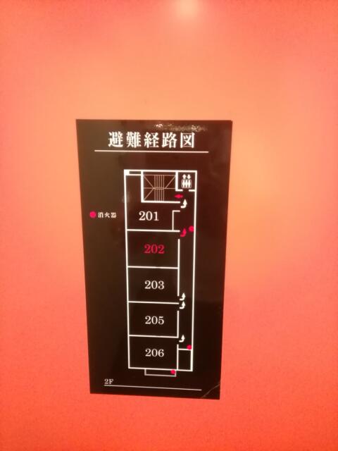 HOTEL Bene(ベーネ)(市川市/ラブホテル)の写真『202号室、避難経路と配置図です。(22,8)』by キジ