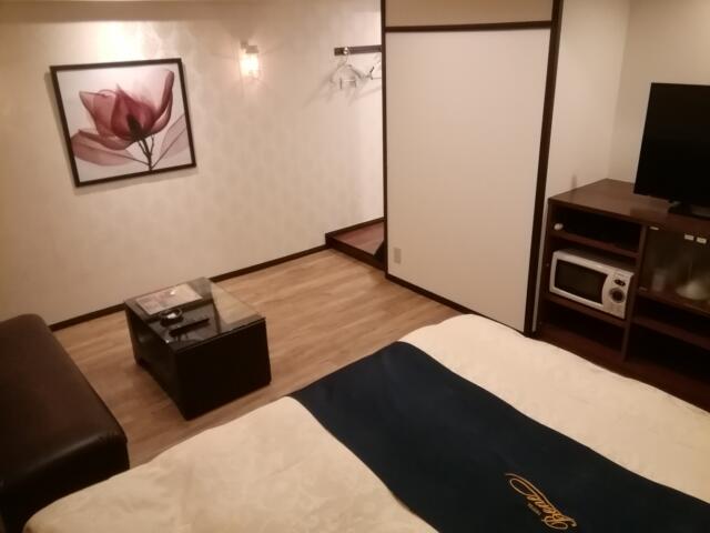 HOTEL Bene(ベーネ)(市川市/ラブホテル)の写真『202号室、部屋。(22,8)』by キジ