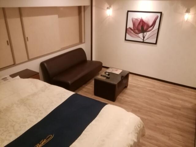 HOTEL Bene(ベーネ)(市川市/ラブホテル)の写真『202号室、部屋奥から。(22,8)』by キジ
