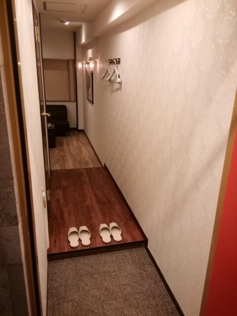 HOTEL Bene(ベーネ)(市川市/ラブホテル)の写真『202号室、入口からの部屋です。(22,8)』by キジ