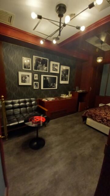 OLD SWING MUSIC STYLE HOTEL(渋谷区/ラブホテル)の写真『206号室　くつぬぎからの室内全景』by angler