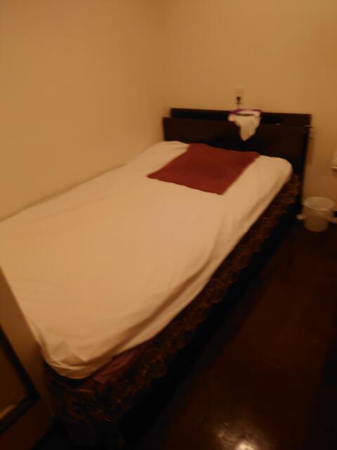 レンタルルーム オーロラ(荒川区/ラブホテル)の写真『３０２号室ベット』by そこそこの人生