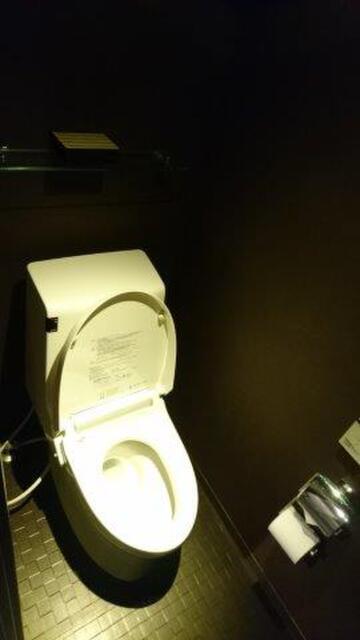 AROMA BOWERY(アロマバワリー)(横浜市中区/ラブホテル)の写真『304号室（トイレ。ウォシュレットは旧型INAX製）』by 格付屋