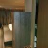 AROMA BOWERY(アロマバワリー)(横浜市中区/ラブホテル)の写真『304号室（内扉を開けて。右が水回り、正面側が居室）』by 格付屋