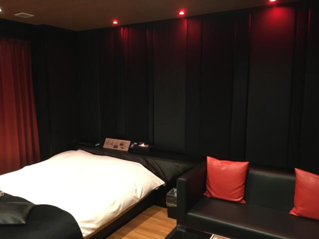 HOTEL CREST 平井（クレスト）(江戸川区/ラブホテル)の写真『401 赤い照明が映えます』by festa9