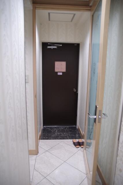 マリンブルー(川口市/ラブホテル)の写真『213号室　玄関まわり』by マーケンワン