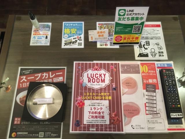 HOTEL555錦糸町店(墨田区/ラブホテル)の写真『802 テーブルのインフォメーション』by festa9