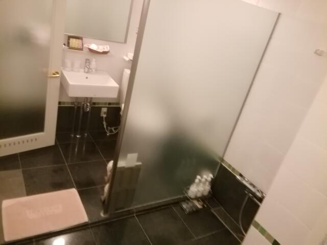 HOTEL marisol(マリソル)(館山市/ラブホテル)の写真『105号室、内風呂洗い場です。(22,8)』by キジ