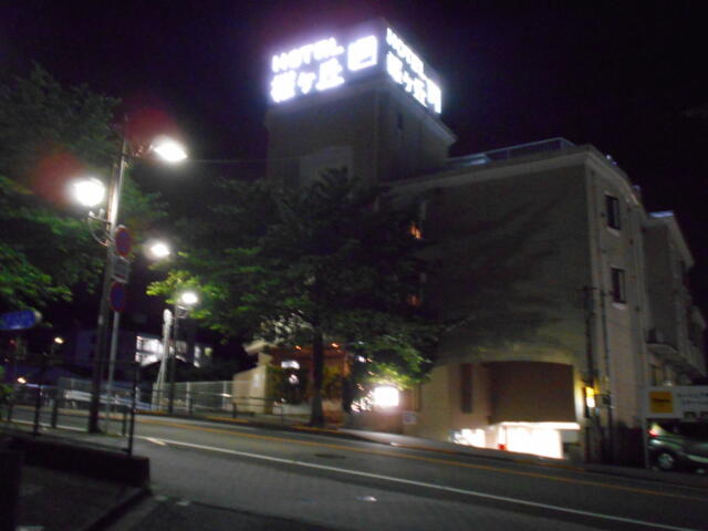 桜ヶ丘(さくらがおか)(多摩市/ラブホテル)の写真『夜の外観』by もんが～