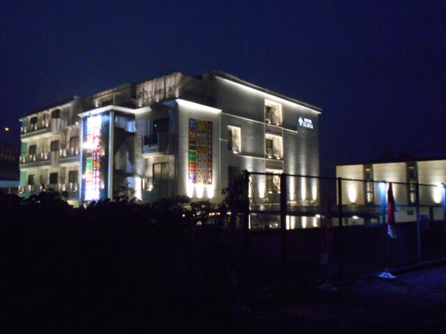 HOTEL ELDIA(エルディア) 町田店(横浜市旭区/ラブホテル)の写真『夜の外観』by もんが～