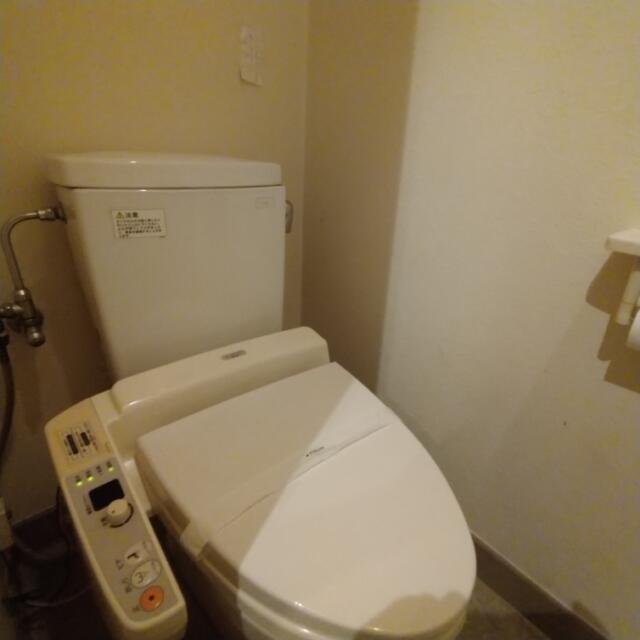 Monbijou（モンビジュー）(新宿区/ラブホテル)の写真『207号室、トイレ』by どらねこどらどら