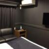 THE HOTEL Z(川口市/ラブホテル)の写真『501号室、ソファー、液晶テレビ、エアコン』by Sparkle