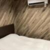 HOTEL ALLURE（アリュール）(渋谷区/ラブホテル)の写真『302号室のベッド。ダブルベッドですが部屋は狭め。エアコンは効きが良いです。』by たなかささき