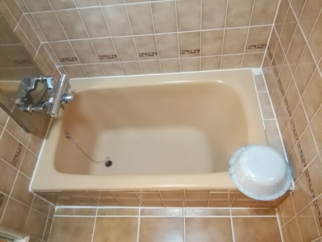ホテル城(鎌倉市/ラブホテル)の写真『401号室、浴槽です。(22,9)』by キジ