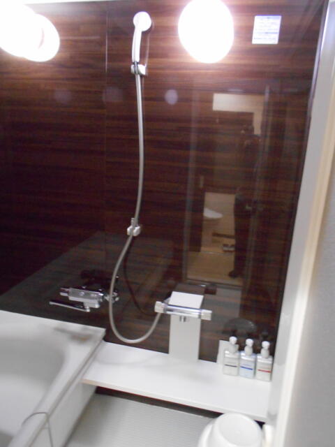 ニューポート(立川市/ラブホテル)の写真『305号室、シャワー』by もんが～