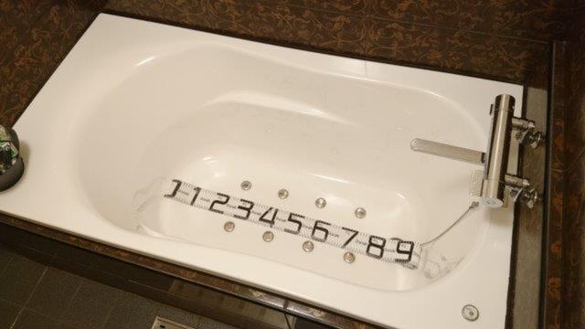 HOTEL ALL-INN G（オールインジー）(豊島区/ラブホテル)の写真『905号室（浴槽幅90㎝（ペットボトル4.5本分）ジャグジー）』by 格付屋