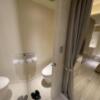 ラムセスリゾート(大田区/ラブホテル)の写真『205号室バスルーム洗面側から、トイレとベッド』by tatsunofull