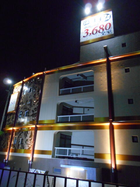 HOTEL STYLISH (スタイリッシュ)(富士見市/ラブホテル)の写真『夜の外観』by もんが～
