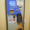HOTEL STYLISH (スタイリッシュ)(富士見市/ラブホテル)の写真『305号室、料金支払い用の両替機はクレジットカード対応でした。』by もんが～