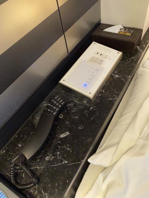 ホテルモアナ(新宿区/ラブホテル)の写真『502号室(ベッド傍スイッチ、電話)』by こねほ