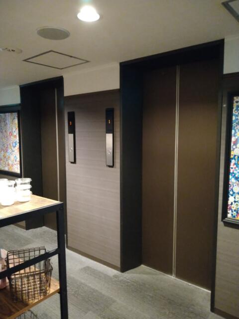 HOTEL ALLURE～アリュール～(船橋市/ラブホテル)の写真『３階エレベーター前。エレベーターは２基』by なめろう