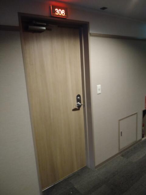 HOTEL ALLURE～アリュール～(船橋市/ラブホテル)の写真『306号室 部屋前』by なめろう