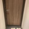HOTEL C-Gran（シーグラン）(大阪市/ラブホテル)の写真『305号室 二重扉の玄関』by 92魔