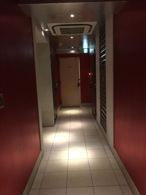 新宿ジャルディーノ(新宿区/ラブホテル)の写真『4階の廊下』by 少佐