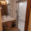 HOTEL DUO（デュオ）(墨田区/ラブホテル)の写真『501号室の洗面台とお風呂　入口はいって右の扉を開けるとあります。』by ふ～