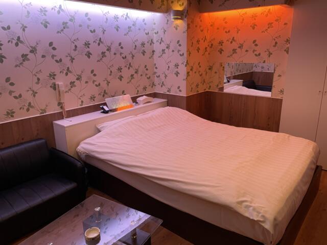 新日本プラザホテル(船橋市/ラブホテル)の写真『25号室　ベッド』by Infield fly