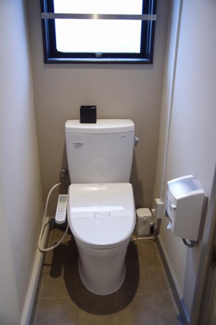 HOTEL STAY YOKOHAMA(横浜市中区/ラブホテル)の写真『505号室　洗浄機能付きトイレ』by マーケンワン