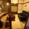 ペリカン(渋谷区/ラブホテル)の写真『505号室　寝室側からの前室。左手前はテレビ』by angler