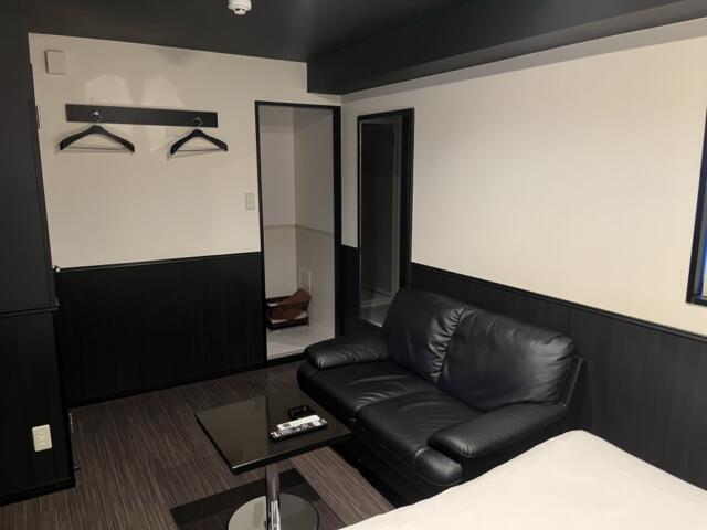 HOTEL 31（サーティワン)(船橋市/ラブホテル)の写真『203号室 ベッド側から部屋全体』by Infield fly